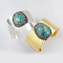 Load image into Gallery viewer, Handmade Turquoise &amp; Hematite Crystal bracelet
