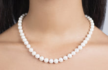 Load image into Gallery viewer, Button Pearl Necklace
