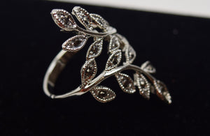 Retro Leaf Ring